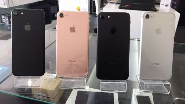 Смартфон Apple Iphone 7 32 GB..400Samsung Galaxy S8- 64GB.500