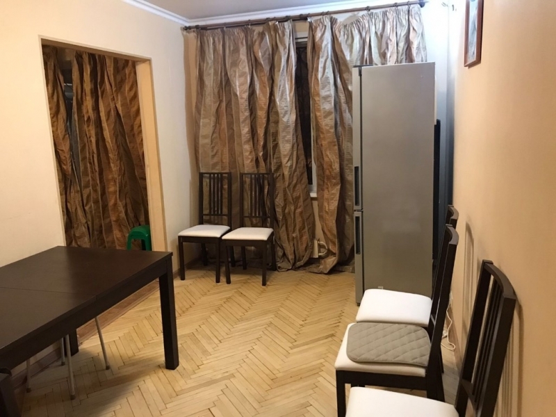 Трехкомнатная квартира в аренду по доступной цене.
