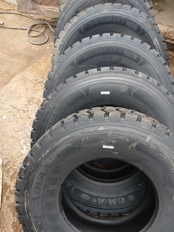 Шина грузовая 31580 R22.5 Advance, усиленная
