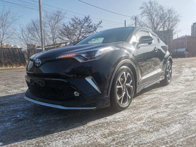 Продам автомобиль TOYOTA C-HR 2019 г.в.