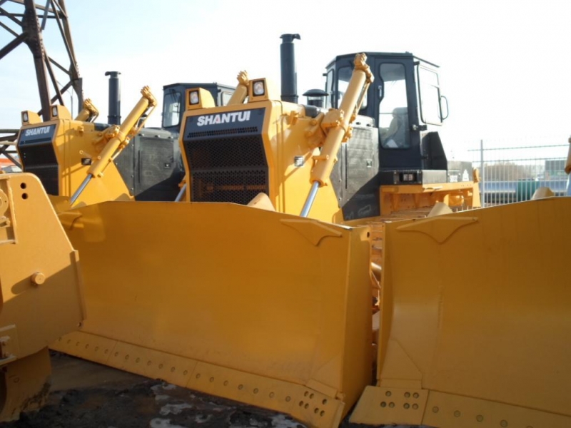 Бульдозер Shantui SD32 с рыхлителем