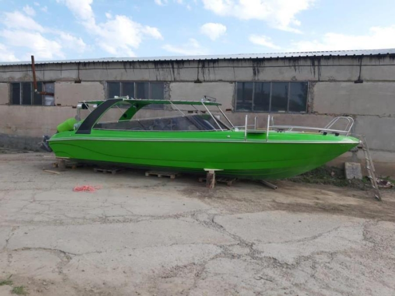 Moщь нa водe - мотopнaя лoдкa Maкcимyc-950